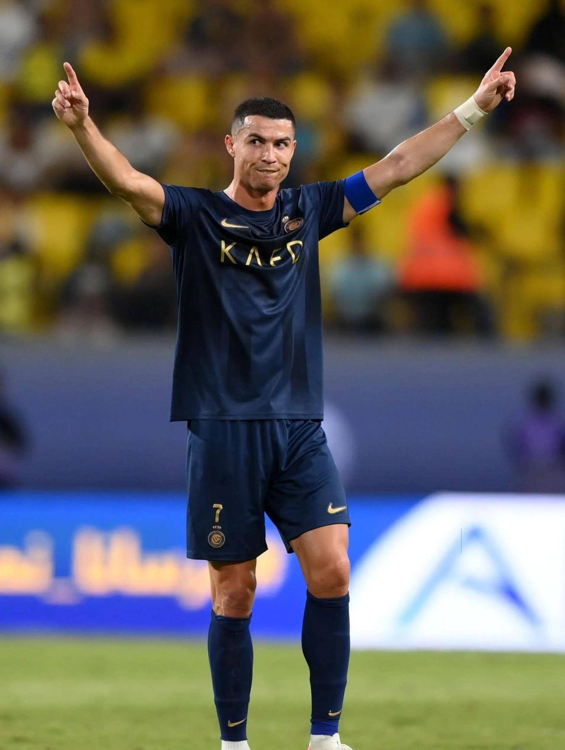 阿什拉夫荣膺2025年非洲足球先生，拉莫斯社媒发文祝贺（阿什拉夫当选2025年非洲足球先生，拉莫斯社媒送上祝贺）