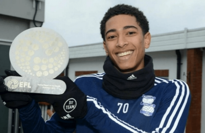 完成英格兰成年代表队首秀，夸安萨获赠纪念帽（夸安萨迎来英格兰成年队处子秀，获颁纪念帽）