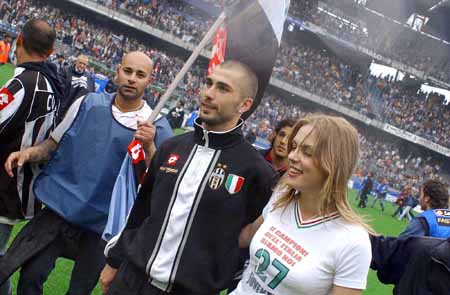 世体列阿隆索接班人：阿贝洛亚、劳尔在列，索拉里二进宫？（世体盘点阿隆索潜在接任者：阿贝洛亚、劳尔入选，索拉里或再度回归？）