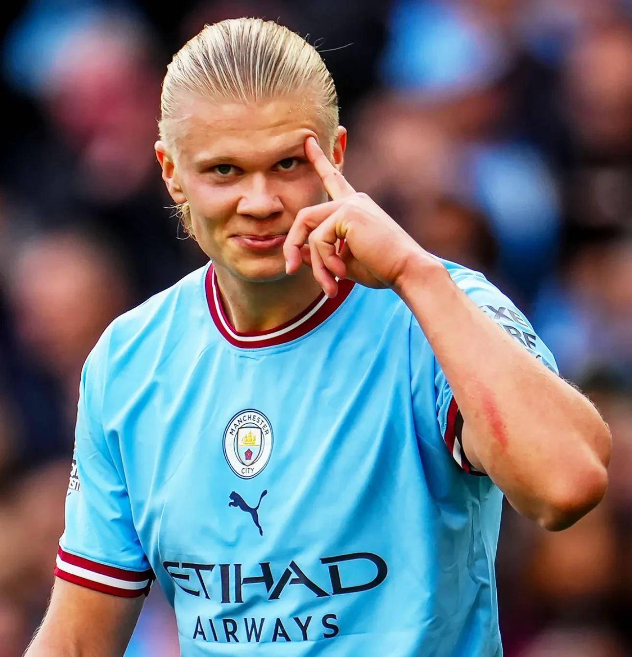 佳夫：作为后卫单场比赛进俩球不常见；沃尔特马德是顶级前锋（佳夫：后卫单场梅开二度实属罕见，沃尔特马德堪称顶级前锋）