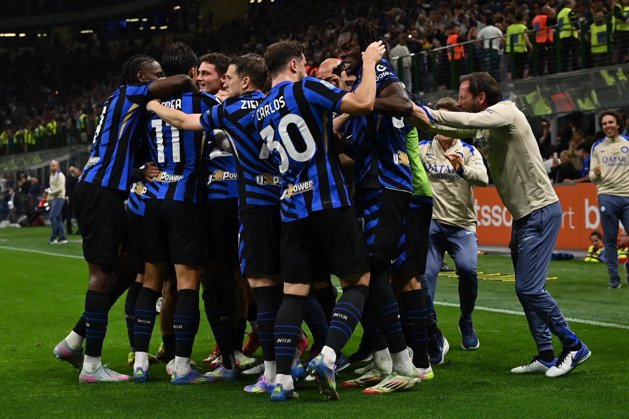 国际米兰圆领卫衣，太漂亮啦想要（国际米兰圆领卫衣，美到想入手）